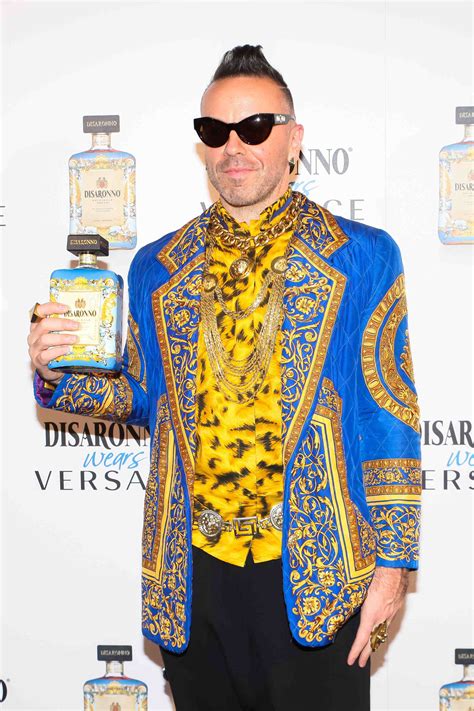 bottiglia disaronno versace|DISARONNO wears VERSACE Launch in New York .